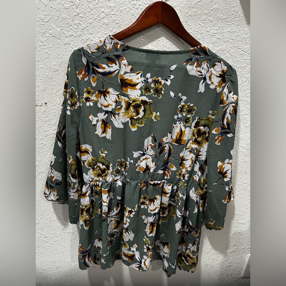 🌙Torrid Green /blue Floral Blouse size 1 GUC… - Picture 3 of 8